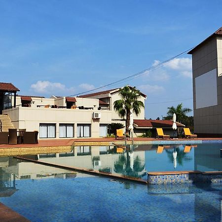 Cotton County Club And Resort Хубли Екстериор снимка