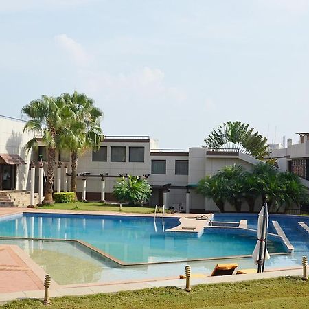 Cotton County Club And Resort Хубли Екстериор снимка