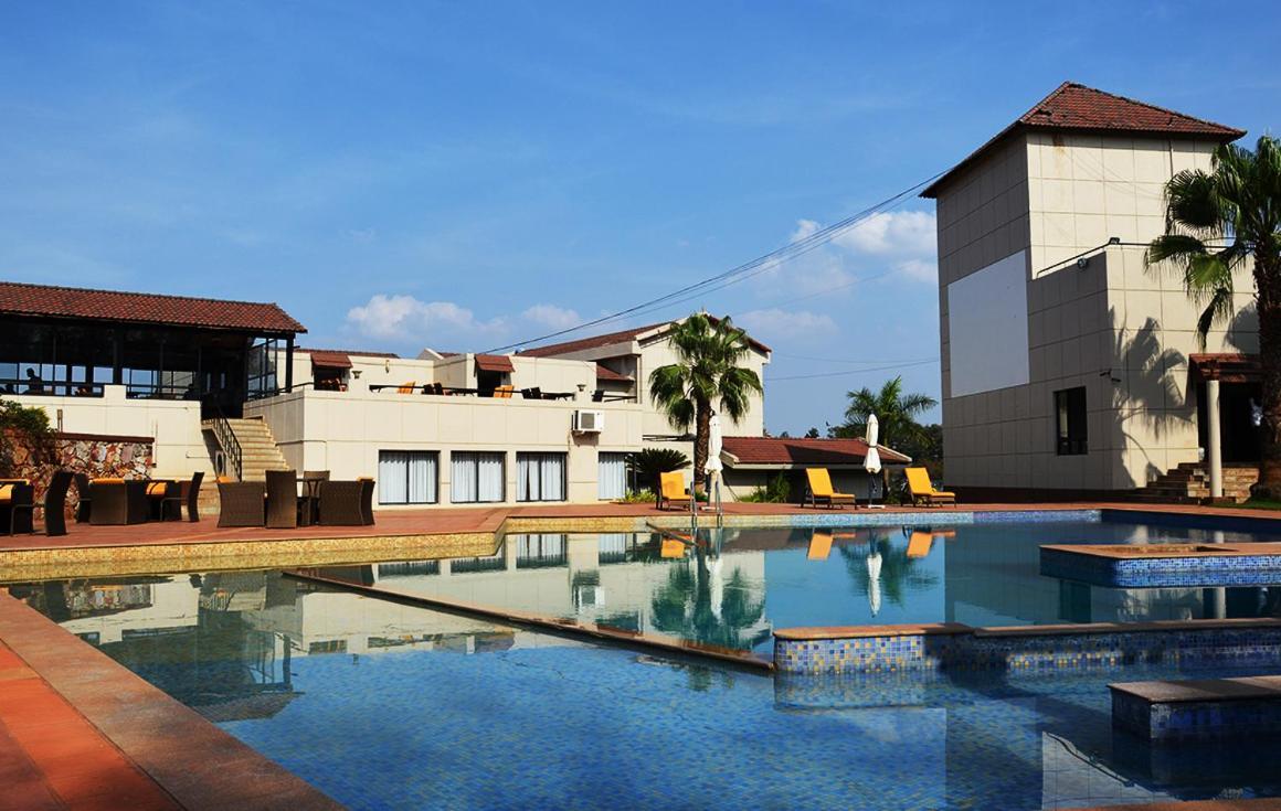 Cotton County Club And Resort Хубли Екстериор снимка
