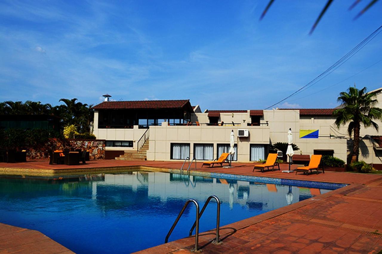 Cotton County Club And Resort Хубли Екстериор снимка