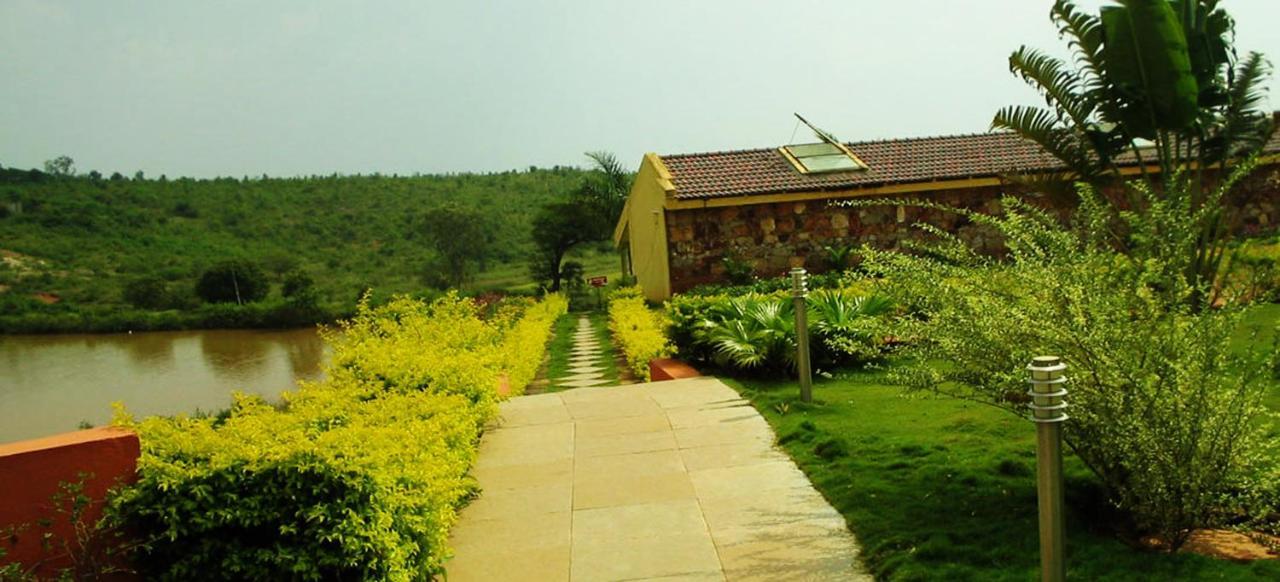 Cotton County Club And Resort Хубли Екстериор снимка
