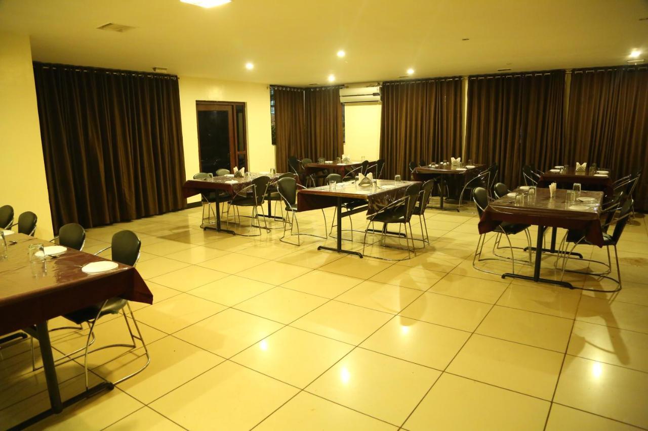 Cotton County Club And Resort Хубли Екстериор снимка