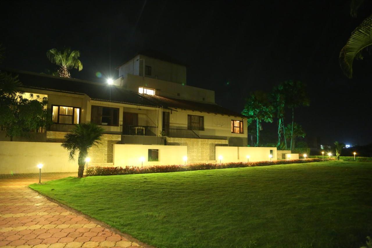 Cotton County Club And Resort Хубли Екстериор снимка