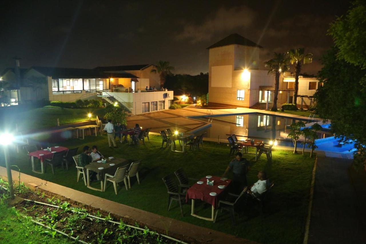Cotton County Club And Resort Хубли Екстериор снимка
