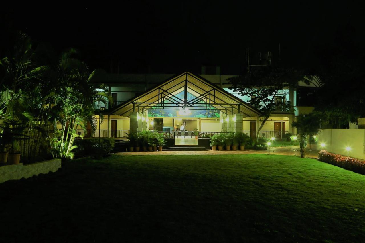 Cotton County Club And Resort Хубли Екстериор снимка