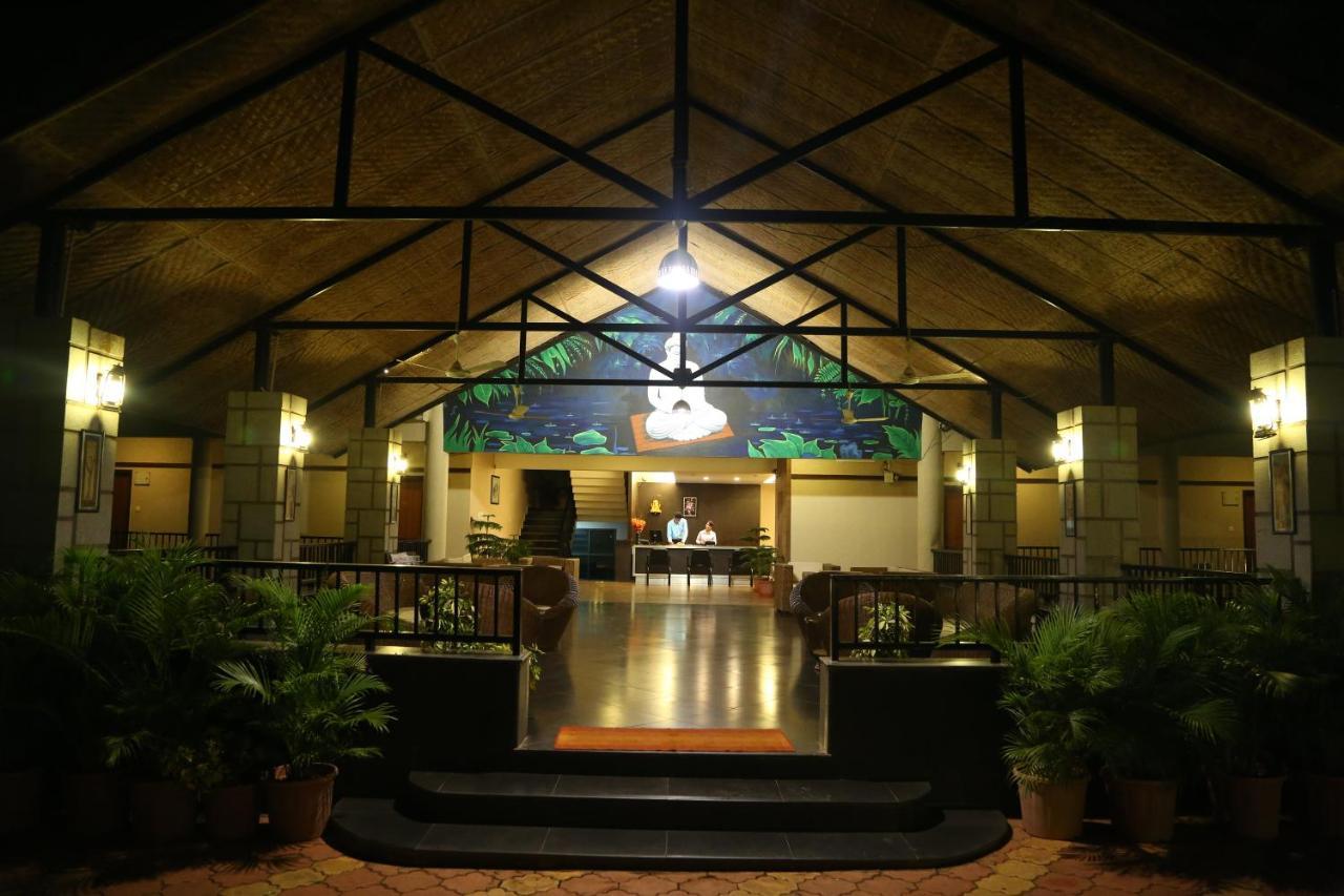Cotton County Club And Resort Хубли Екстериор снимка