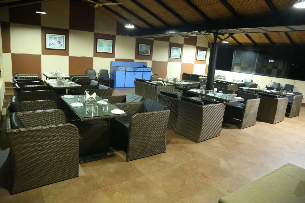 Cotton County Club And Resort Хубли Екстериор снимка